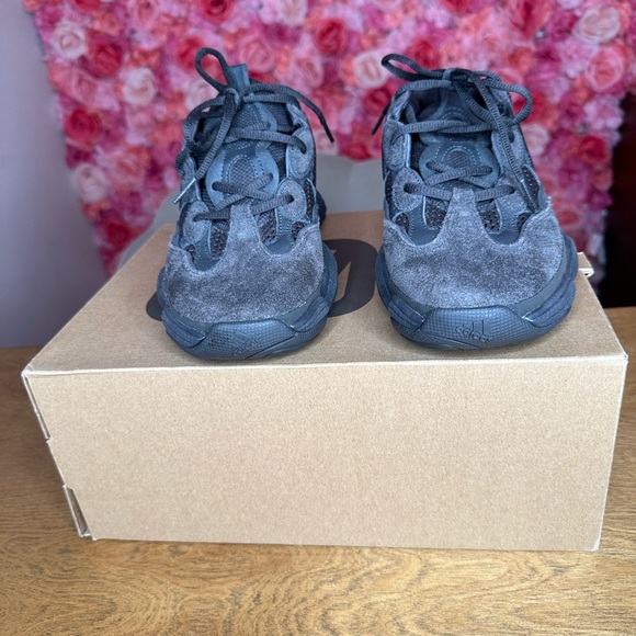 Yeezy 500’s in onyx black suede size 8 - Picture 6 of 12